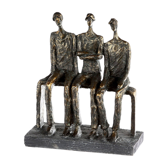 Skulptur med 3 på en bænk
